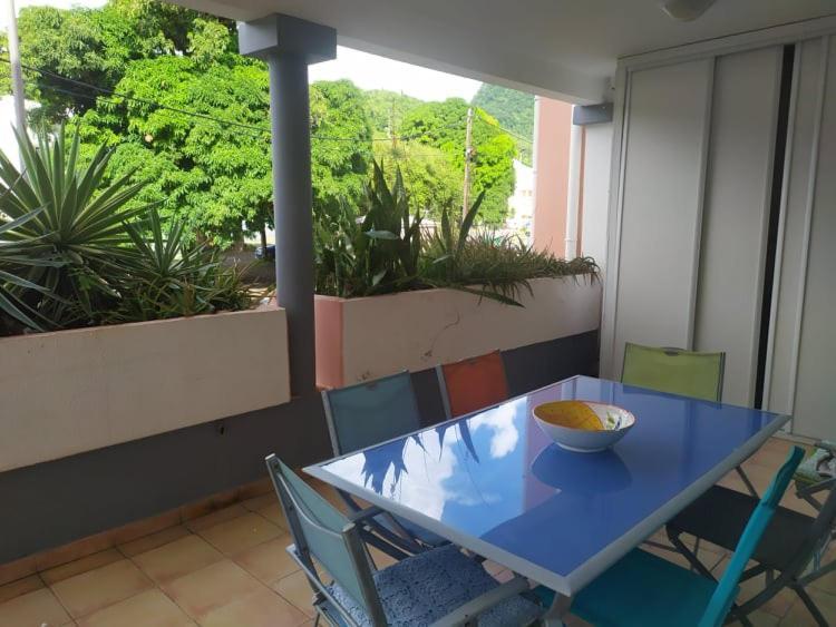 Charmant Appartement En Bord De Mer Avec Piscine Gourbeyre Exterior photo